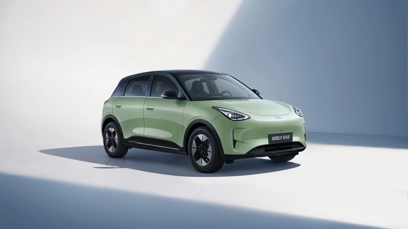 Geely EX2 góc trước 3/4